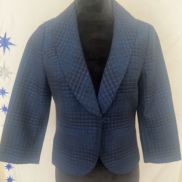 Jackets & Blazers - Women’s medium, blue and black, cropped sleeve, tweed‎ blazer.